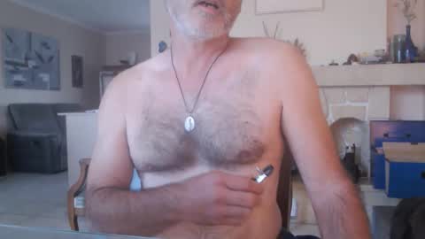 Snapshot of aalex1717 chatting on 09.18.25 Aalex1717 online show from 09.18.25