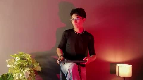 Aaron Ezequiel online show from 11.26.25