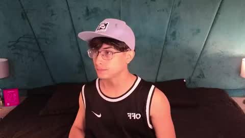 Aaron Ezequiel online show from 04.12.26