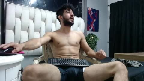 aaron_jones_1 online show from 04.21.26