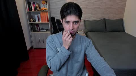 Aaron online show from 01.05.25