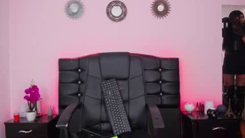 Abbigail Fuster  online show from 02.18.25