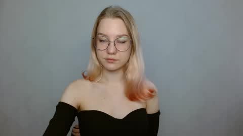 Snapshot of abbymoore__ chatting on 01.14.25 Abby Lovense is active online show from 01.14.25