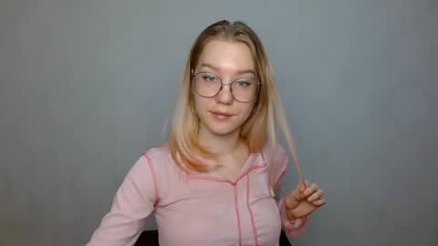 Snapshot of abbymoore__ chatting on 01.29.25 Abby Lovense is active online show from 01.29.25