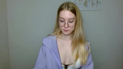 Abby Lovense is active online show from 11.03.25