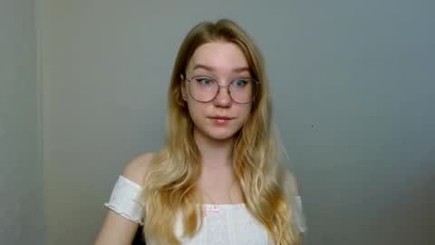 Abby Lovense is active online show from 11.19.25