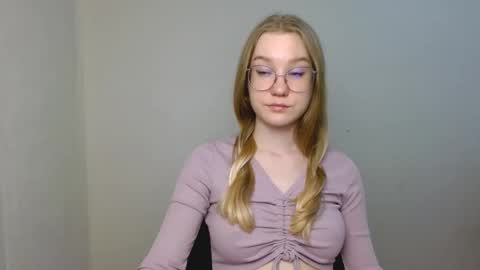 Abby Lovense is active online show from 03.19.26