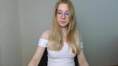 Abby Lovense is active online show from 03.22.26