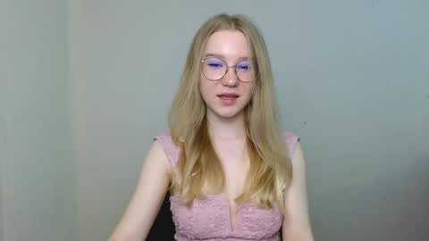 Abby Lovense is active online show from 04.03.26