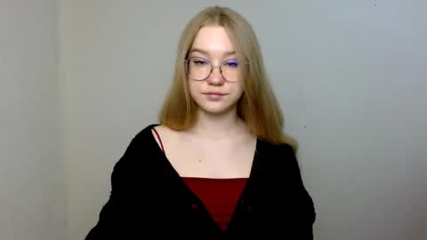 Abby Lovense is active online show from 04.26.26