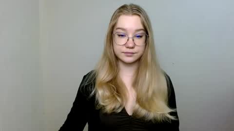 Abby Lovense is active online show from 04.30.26