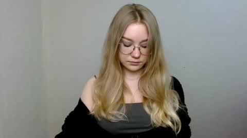 Abby Lovense is active online show from 05.01.26