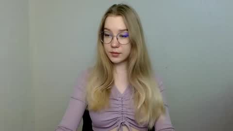 Abby Lovense is active online show from 06.02.26
