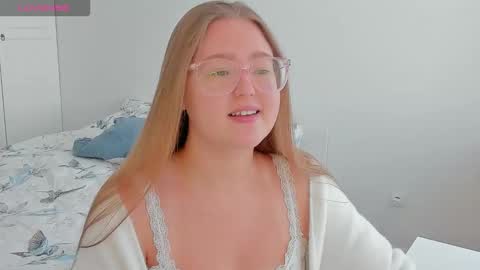 Snapshot of abbywyte chatting on 09.28.25 Abby    Stream at Sat  Sun  Mon  Fri online show from 09.28.25