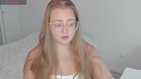 Snapshot of abbywyte chatting on 11.01.25 Abby Stream at Sat Sun Mon Fri online show from 11.01.25