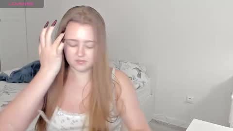 Snapshot of abbywyte chatting on 12.21.25 Abby Stream at Sat Sun Mon Fri online show from 12.21.25