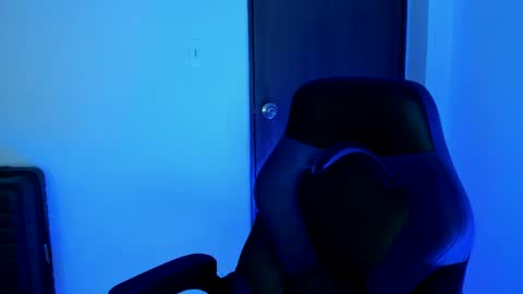 Independence model AbelAsburgo online show from 12.20.24