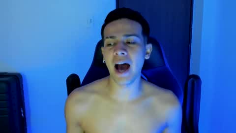 Independence model AbelAsburgo online show from 12.23.24