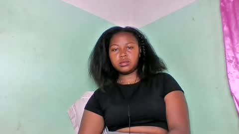 Snapshot of abella677022 chatting on 07.17.26 abella677022 online show from 07.17.26