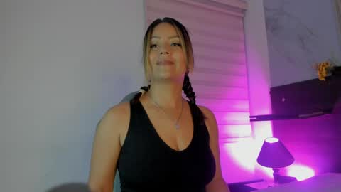 abella_as_ online show from 04.14.26