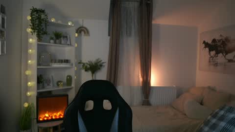 Snapshot of abella_danger_x chatting on 12.15.24 abella_danger_x online show from 12.15.24