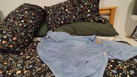 Snapshot of abhi_cam chatting on 12.21.25 Naked Gentleman online show from 12.21.25