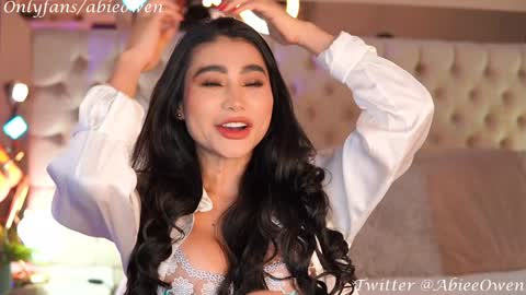 abie_owen online show from 01.04.25