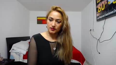 Snapshot of abie_spicy_ chatting on 11.19.25 ximena online show from 11.19.25