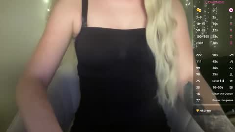 Snapshot of abigailsage chatting on 11.28.25 AbigailSage online show from 11.28.25