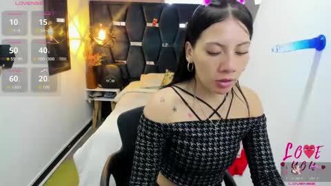 Abril Fox online show from 04.09.26