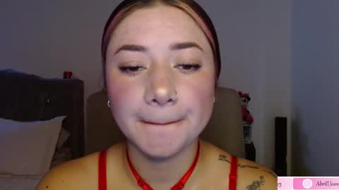 Snapshot of abril_lovee2 chatting on 02.14.25 Abril online show from 02.14.25