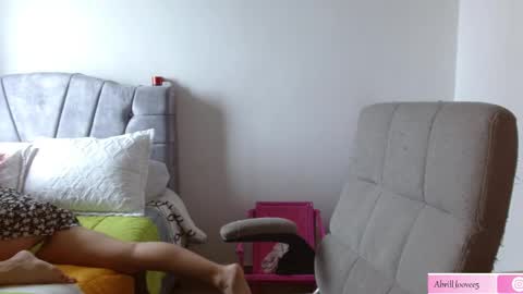 Snapshot of abril_lovee2 chatting on 02.26.25 Abril online show from 02.26.25