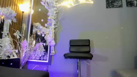 Snapshot of abril_ricci chatting on 12.22.24 Abril  online show from 12.22.24