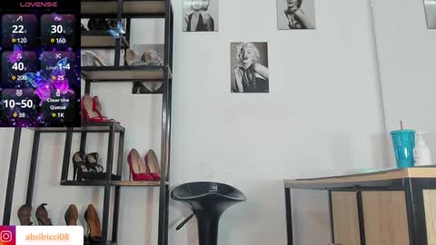 Snapshot of abril_ricci chatting on 12.29.24 Abril  online show from 12.29.24