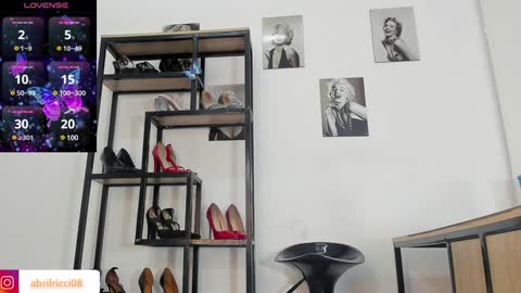 Snapshot of abril_ricci chatting on 12.31.24 Abril  online show from 12.31.24