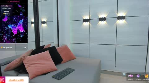 Snapshot of abril_ricci chatting on 01.25.25 Abril  online show from 01.25.25