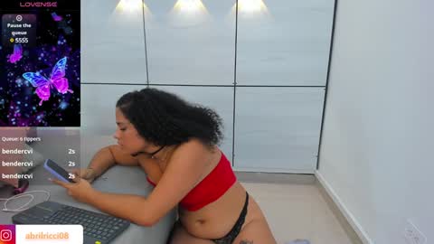 Snapshot of abril_ricci chatting on 01.25.25 Abril  online show from 01.25.25