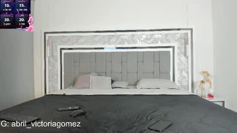 Snapshot of abril_victoria chatting on 11.25.25 Abril Victoria online show from 11.25.25