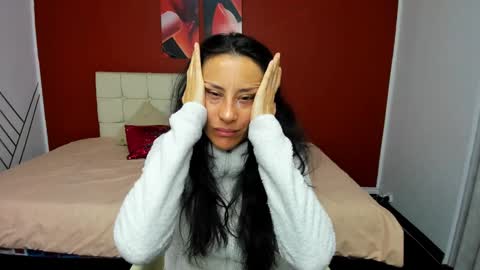 Snapshot of abrillee1 chatting on 01.04.25 ABRIL online show from 01.04.25