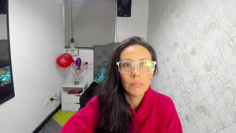 Snapshot of abrillee1 chatting on 03.06.25 ABRIL online show from 03.06.25