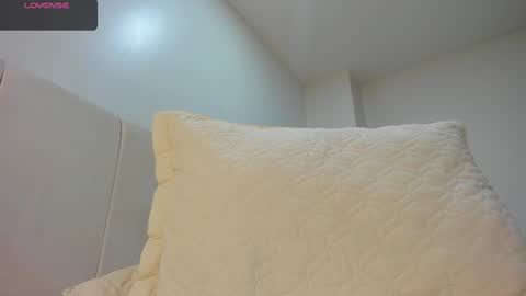 Snapshot of abrilsonne chatting on 02.28.25 AbrilSonne online show from 02.28.25