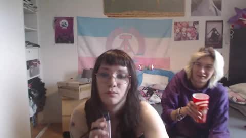 Snapshot of absintiliak chatting on 05.18.26 absintiliak online show from 05.18.26