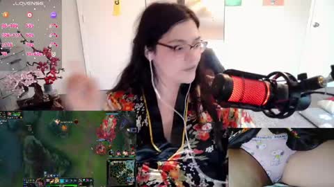Snapshot of achubbygummy chatting on 04.25.26 AChubbyGummy online show from 04.25.26