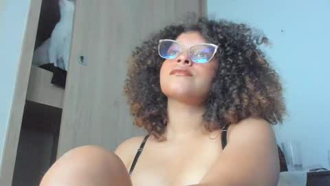 Snapshot of ada_gales_ chatting on 10.02.25 Isa online show from 10.02.25