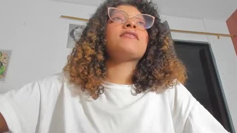 Snapshot of ada_gales_ chatting on 12.03.25 Isa online show from 12.03.25