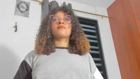 Snapshot of ada_gales_ chatting on 12.05.25 Isa online show from 12.05.25