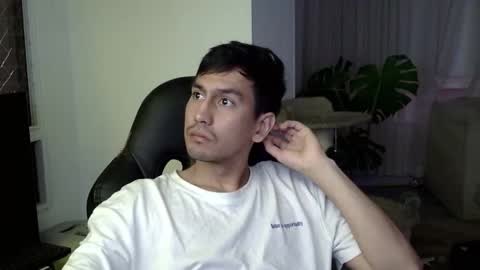 Snapshot of adam_evehotroom chatting on 10.11.25 adam_evehotroom online show from 10.11.25
