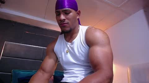 adam_fit19cm online show from 04.01.26