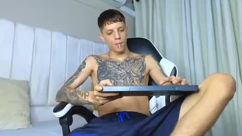 Snapshot of adam_hard_ chatting on 09.10.25 Adam online show from 09.10.25