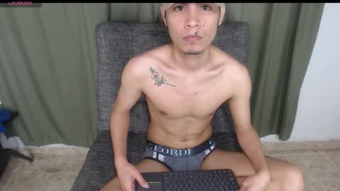 Snapshot of adam_sinclair chatting on 11.11.25 adam_sinclair online show from 11.11.25